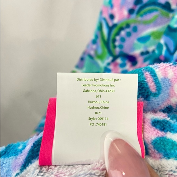 ๐ RARE ๐ Lilly Pulitzer Spa Velcro Towel Wrap - Picture 5 of 7